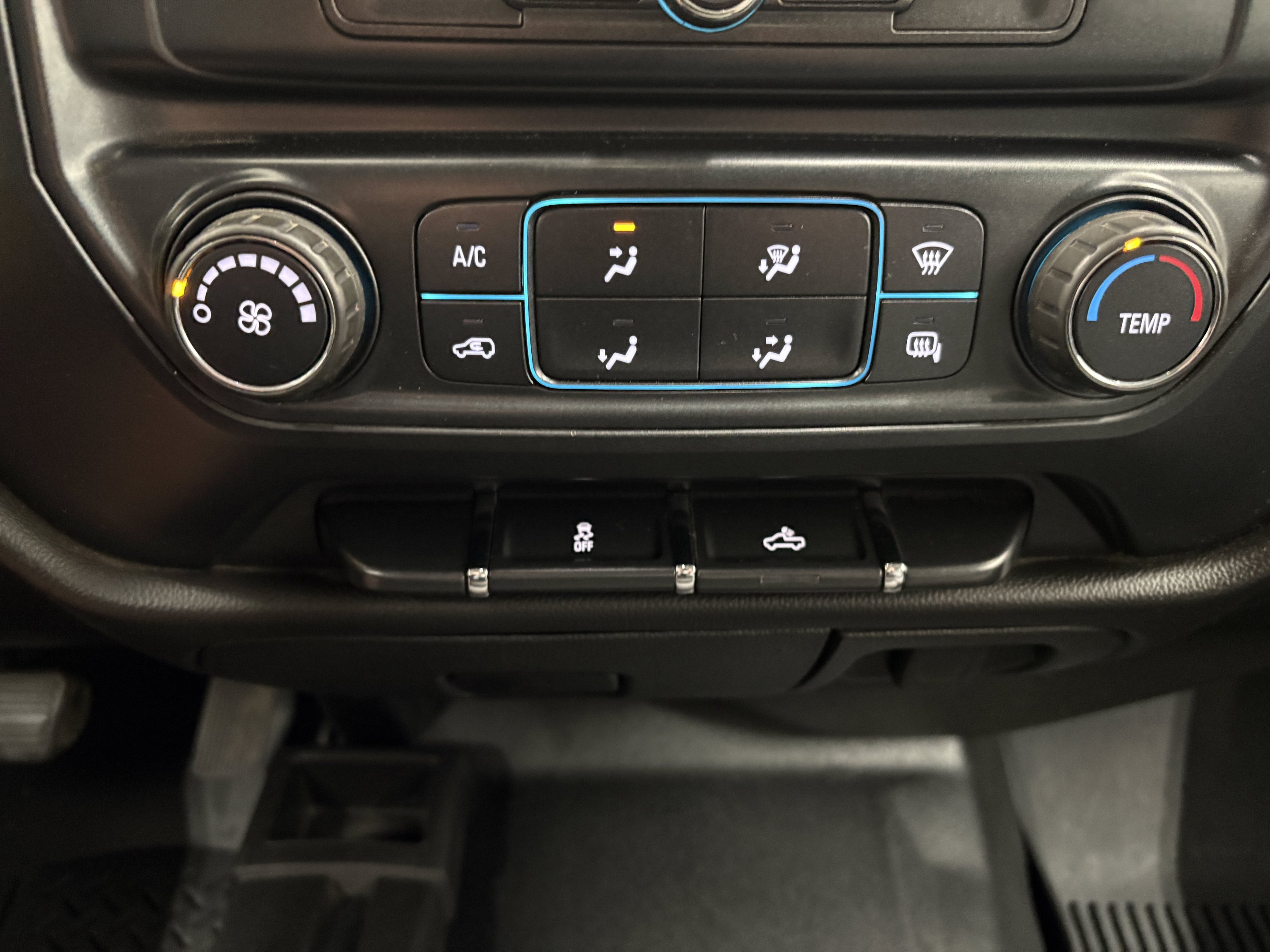 Used 2018 Chevrolet Silverado 1500 4x4 Double Cab image 16