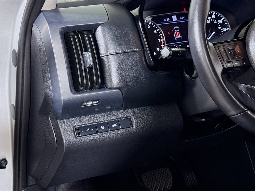 Used 2025 Nissan Pathfinder SL FWD image 8