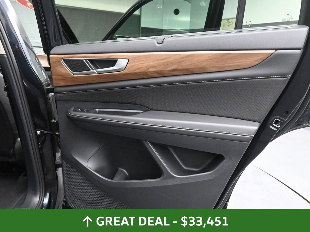 Used 2025 Volkswagen Atlas SE image 22