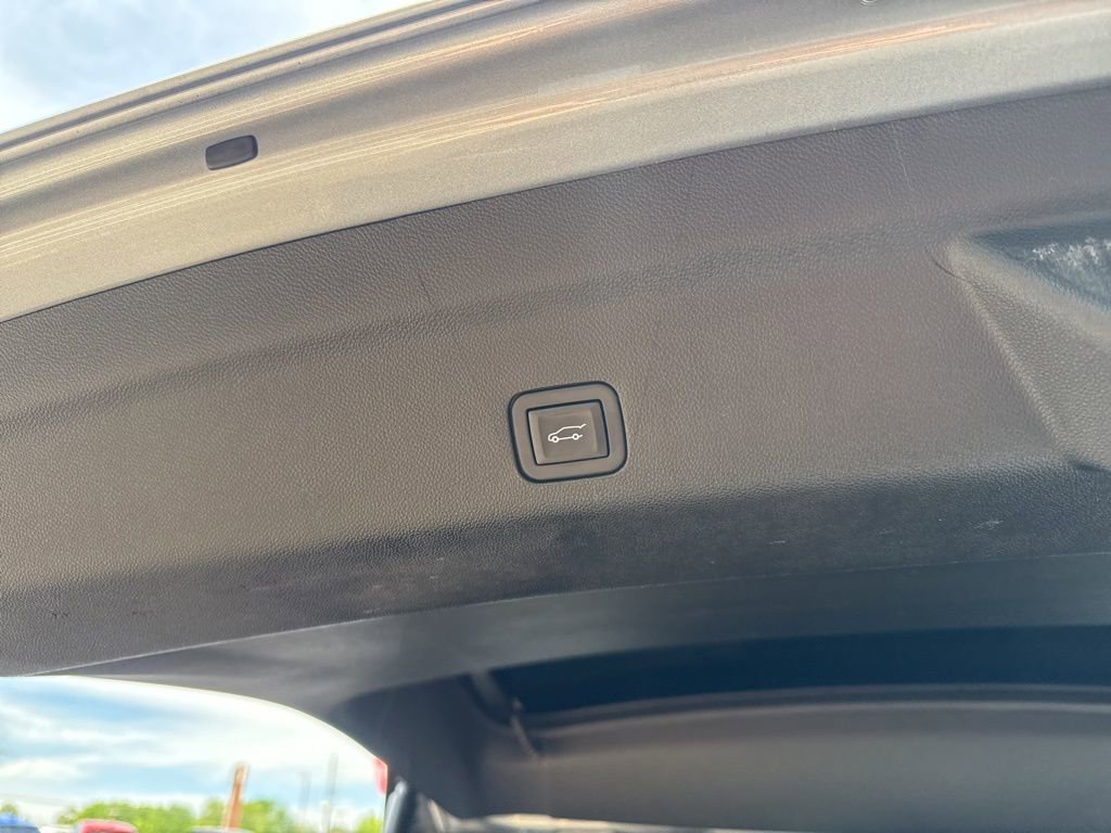 Used 2023 Cadillac Escalade ESV V AWD/4WD image 9