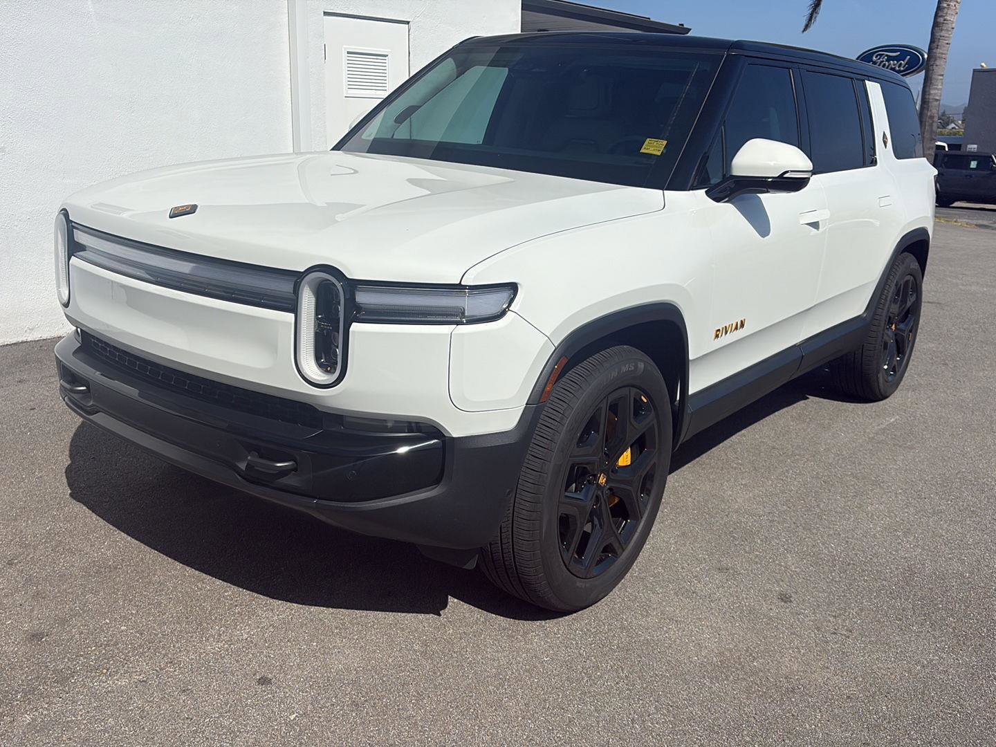 Used 2025 Rivian R1S Premium