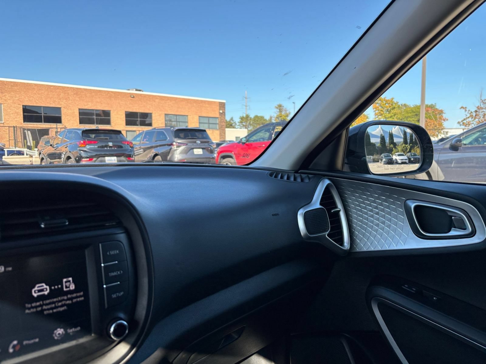 Used 2025 Kia Soul LX w/ LX Technology Package FWD image 32