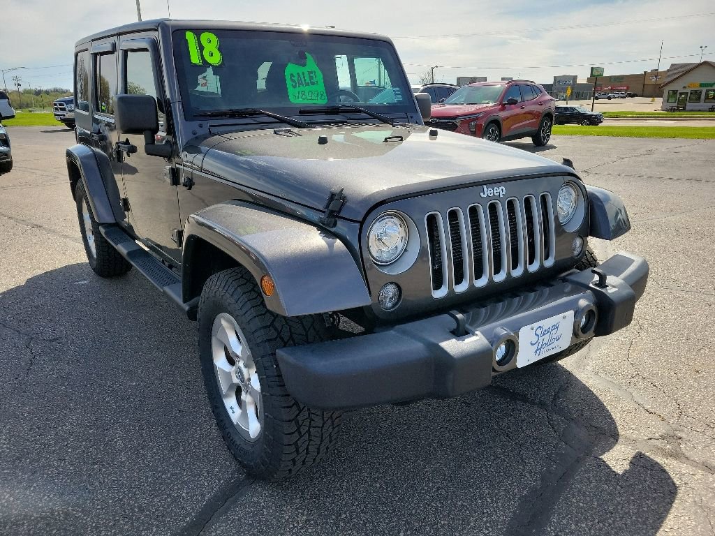 Used 2018 Jeep Wrangler Unlimited Sahara w/ Connectivity Group AWD/4WD image 3