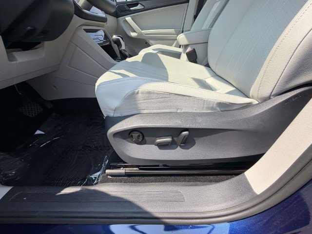 Used 2023 Volkswagen Tiguan SE w/ Panoramic Sunroof Package AWD/4WD image 16