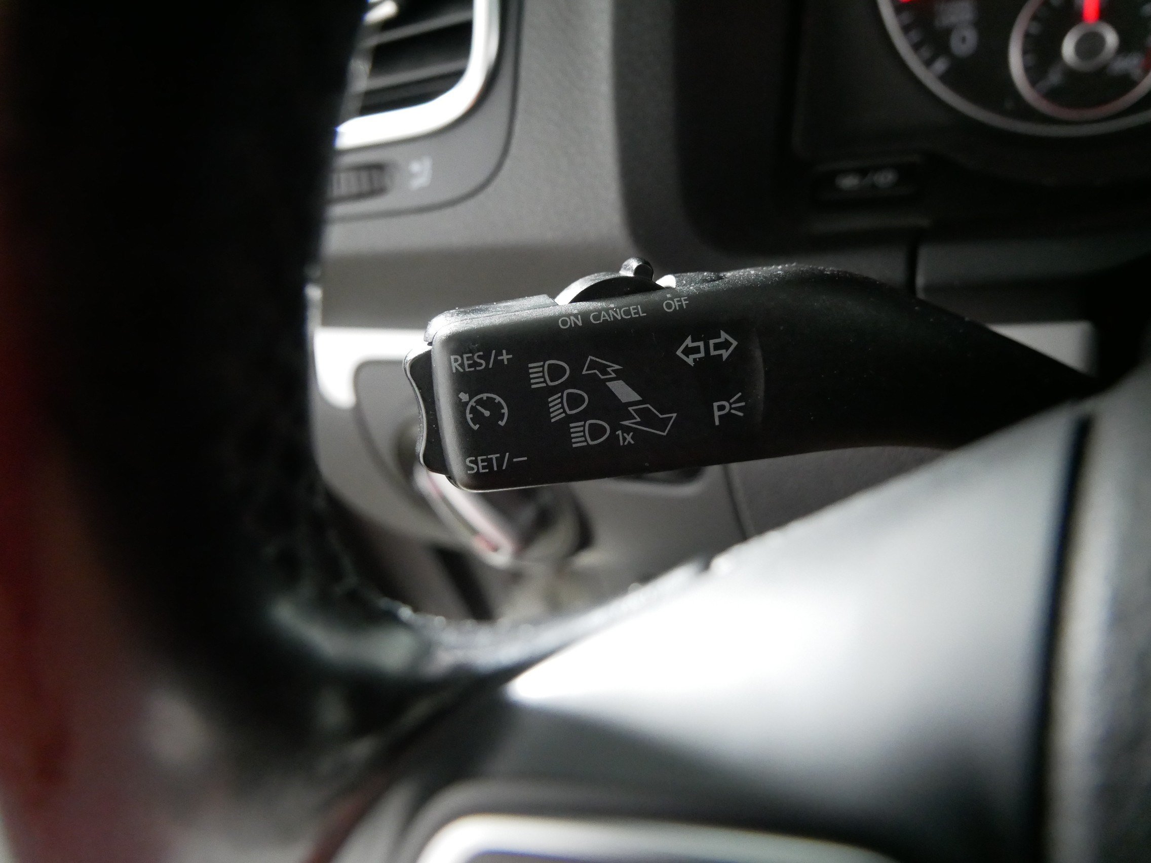 Used 2013 Volkswagen Eos Komfort FWD image 33