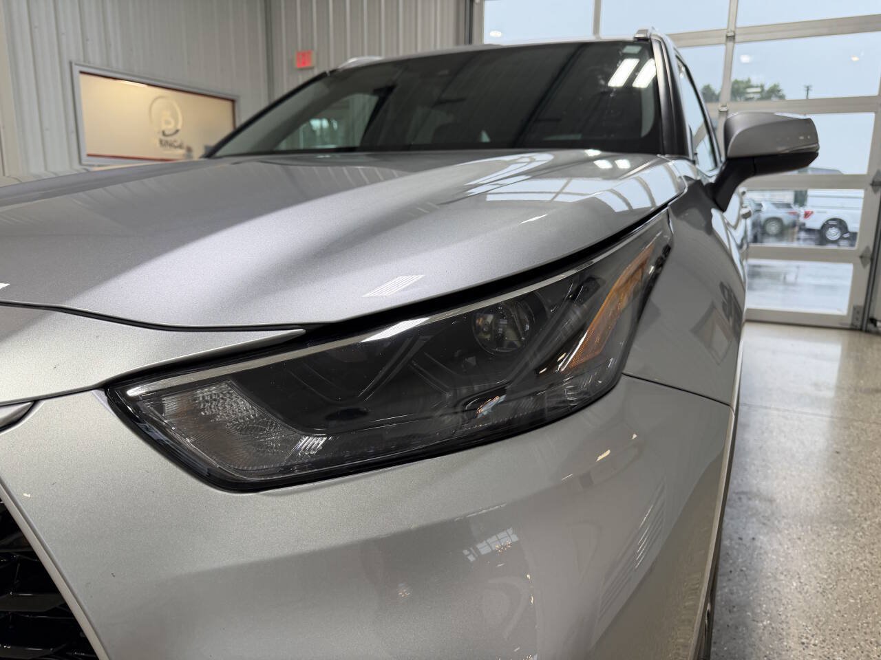 Used 2022 Toyota Highlander XLE AWD/4WD image 46