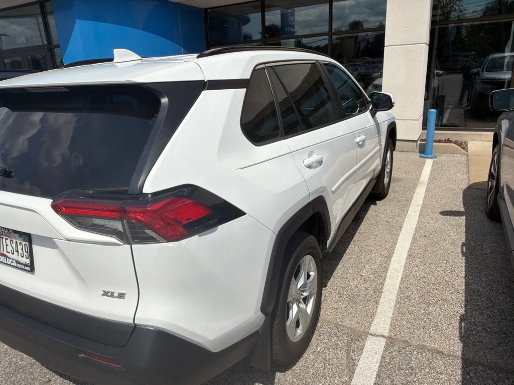 Used 2020 Toyota RAV4 XLE FWD image 4