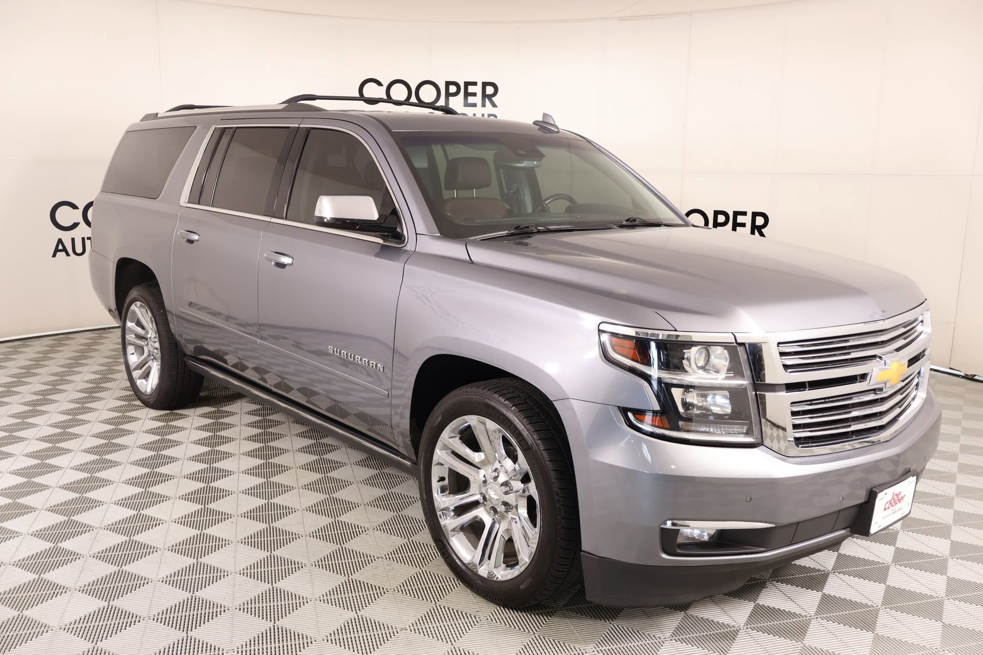 Used 2019 Chevrolet Suburban Premier w/ Premier Plus Edition image 1