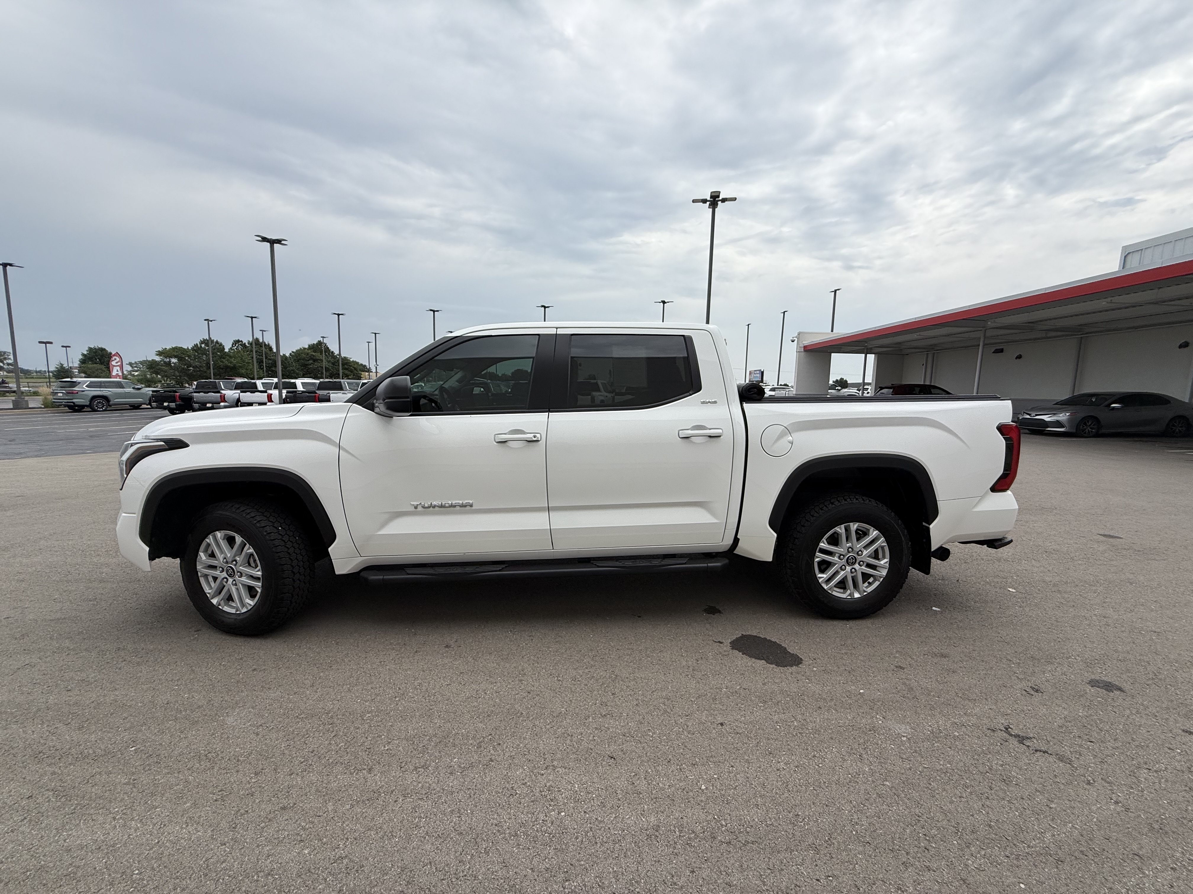 Used 2024 Toyota Tundra SR5 w/ SR5 Premium Package AWD/4WD image 21