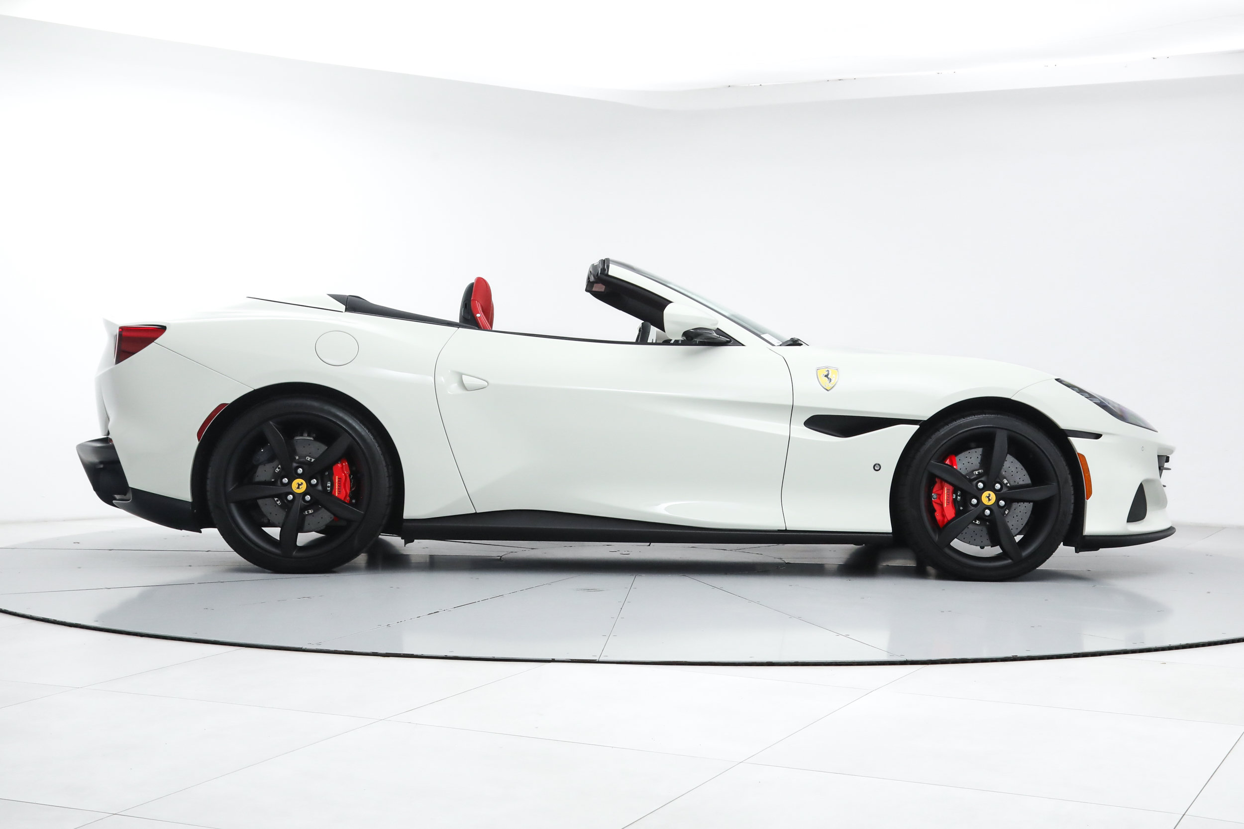 Certified 2022 Ferrari Portofino M RWD image 10
