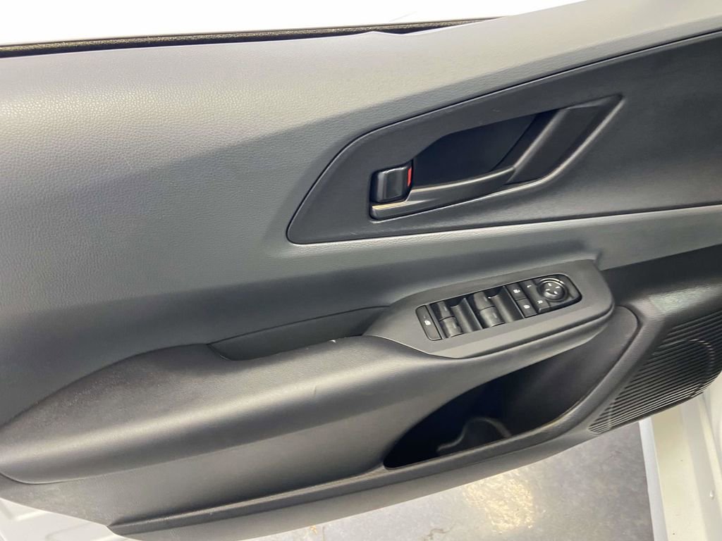 Used 2025 Toyota Prius LE FWD image 16
