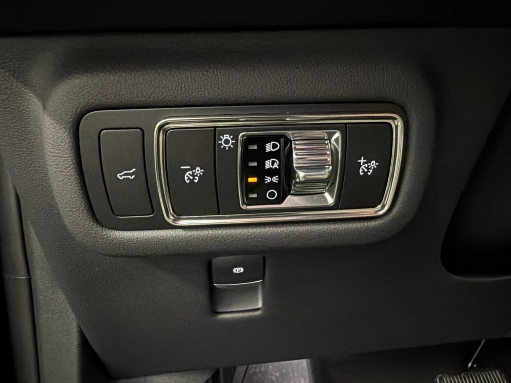 Used 2026 Lincoln Nautilus Premier AWD/4WD image 23