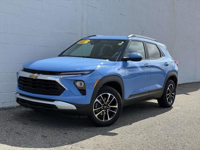 Used 2024 Chevrolet TrailBlazer LT w/ LT Cold Weather Package image 1