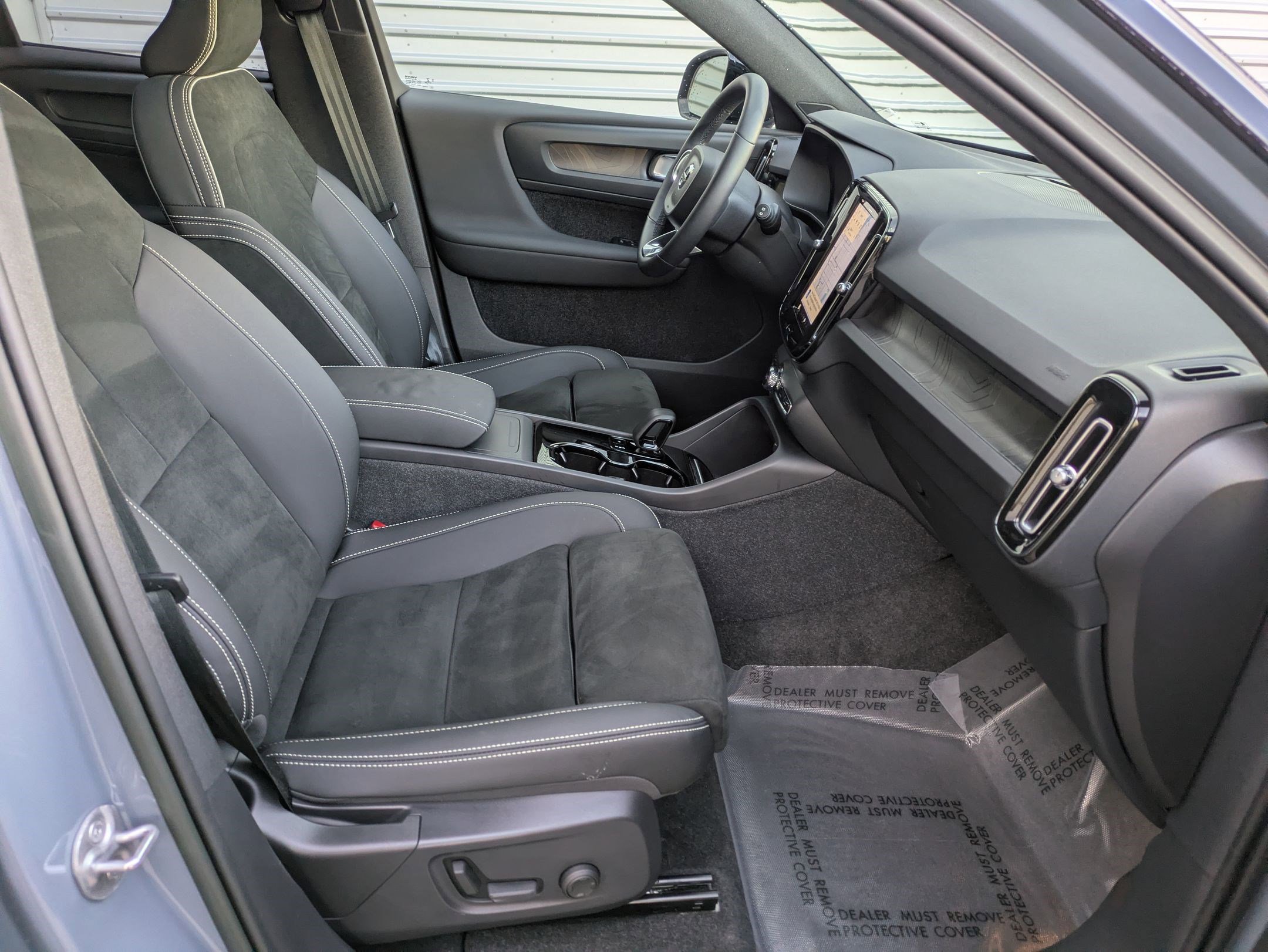 Certified 2023 Volvo XC40 Recharge Plus image 32