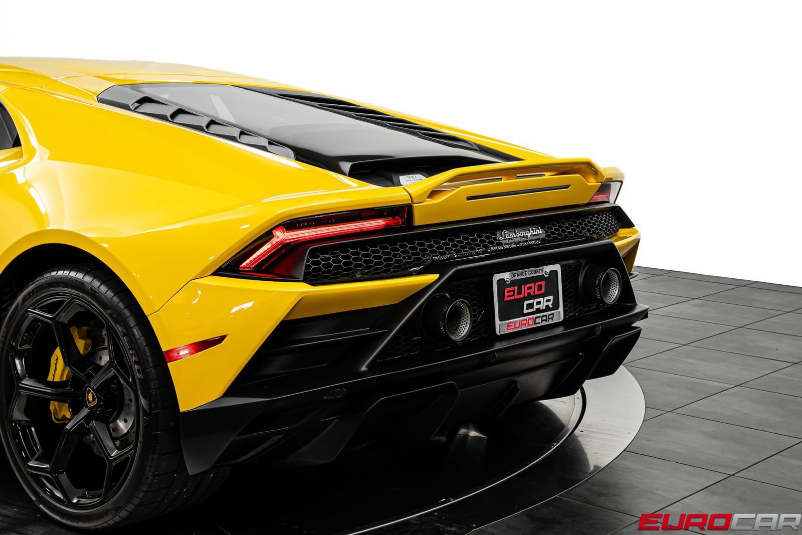 Used 2021 Lamborghini Huracan EVO RWD image 17