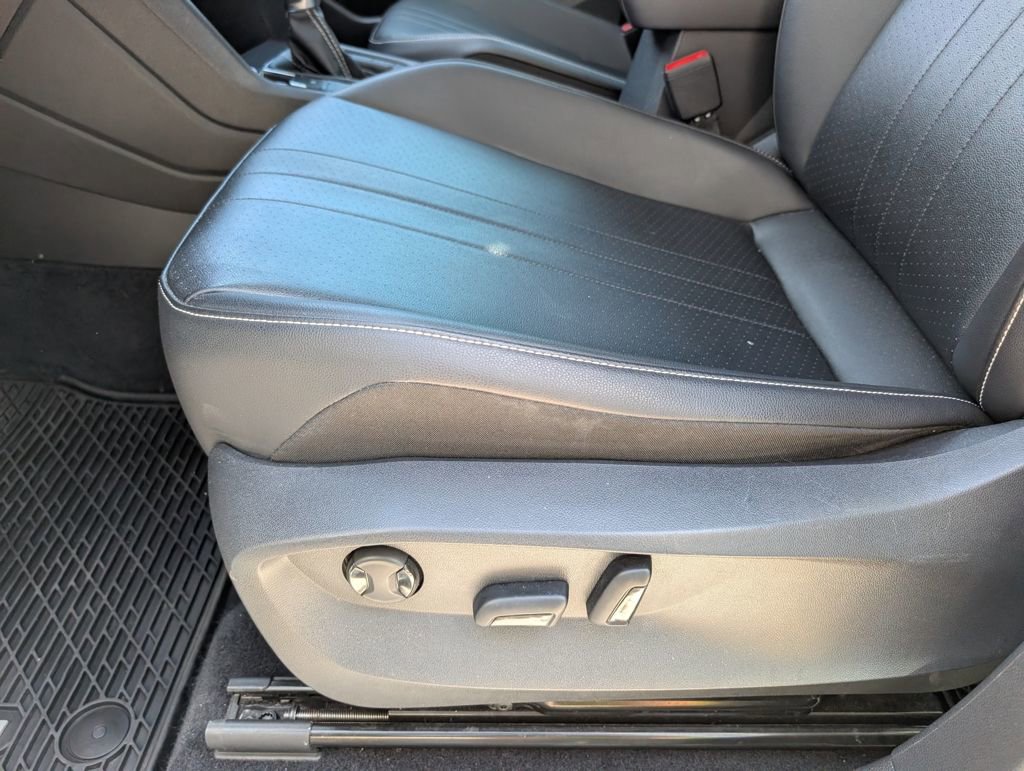 Used 2022 Volkswagen Tiguan SE R-Line image 21