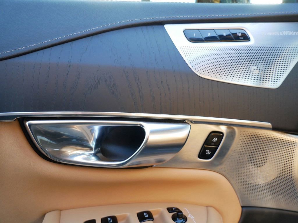 Used 2023 Volvo XC90 T8 Ultimate image 16