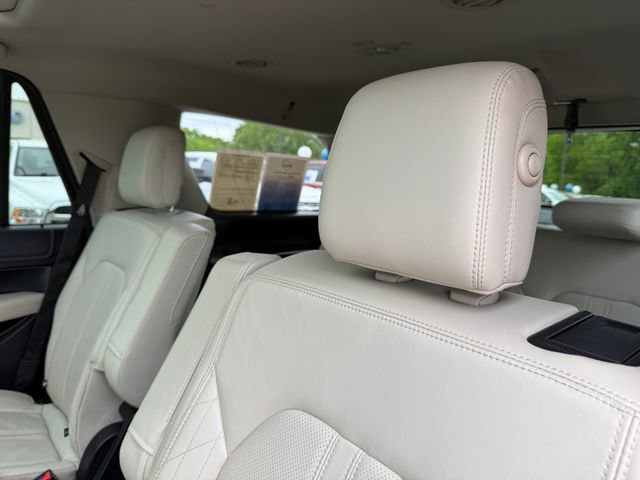 Used 2019 Ford Expedition Platinum image 32
