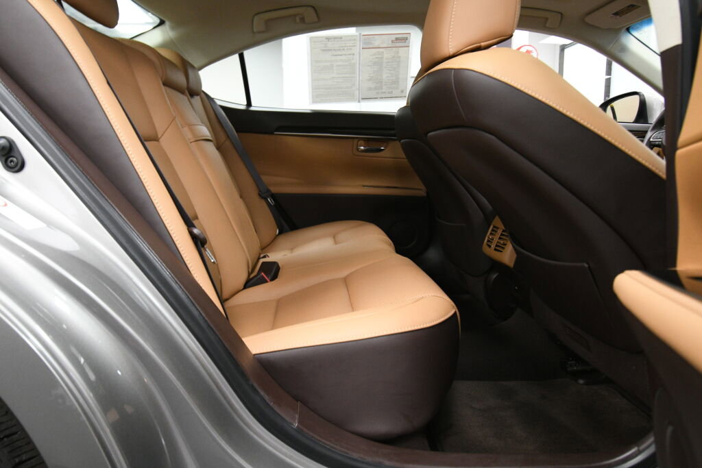 Used 2017 Lexus ES 350 w/ Navigation System Package image 26