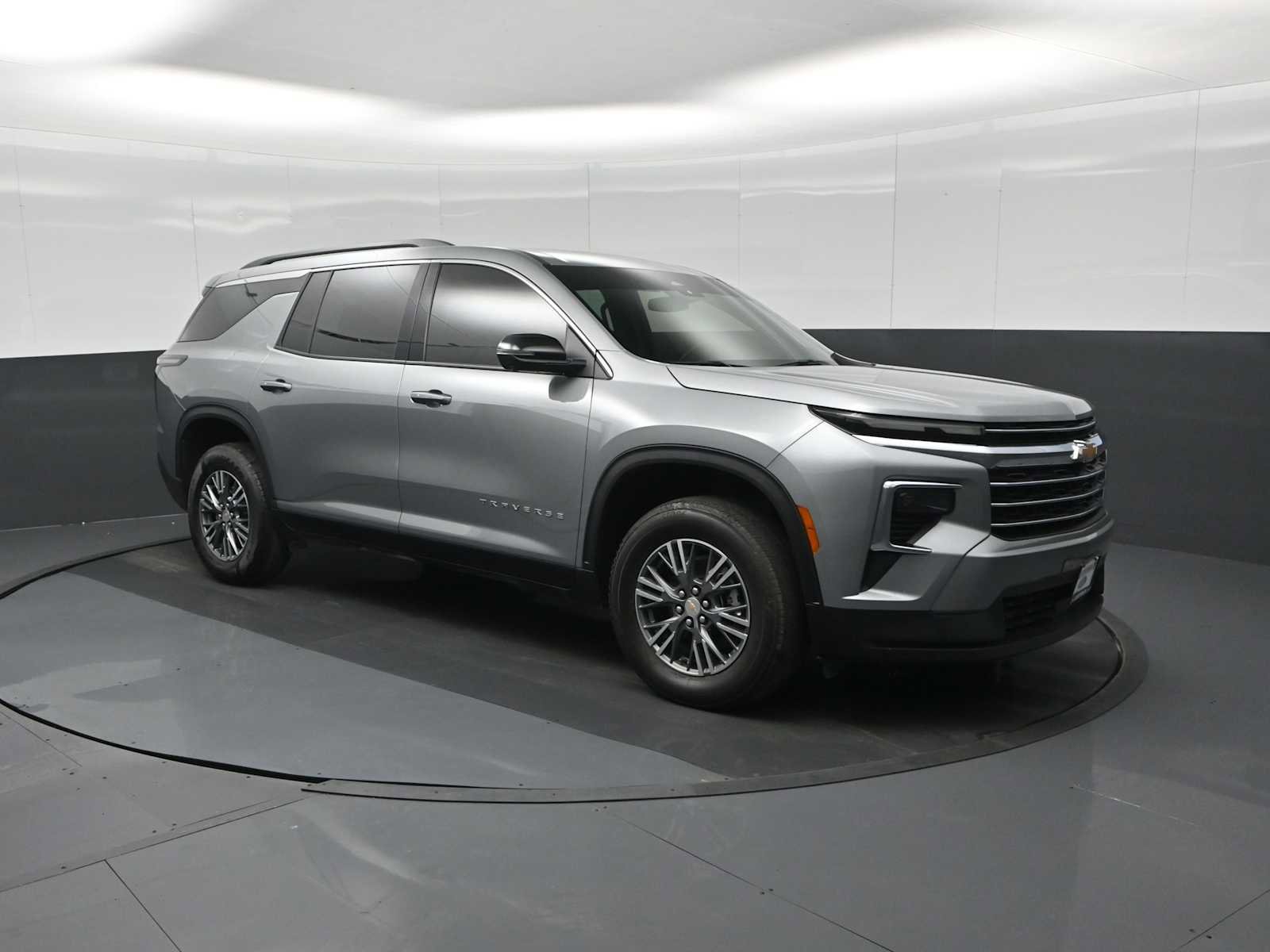Used 2024 Chevrolet Traverse LT