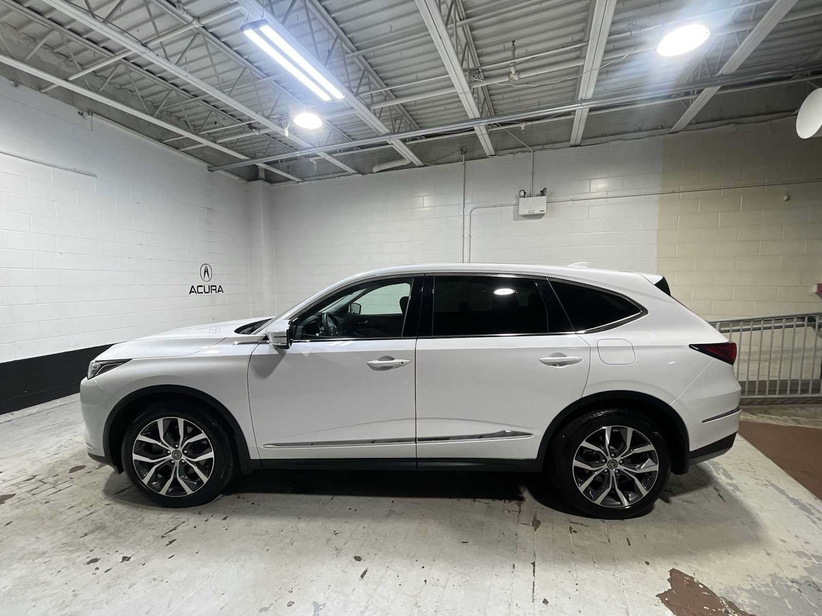 Used 2024 Acura MDX w/ Technology Package AWD/4WD image 3