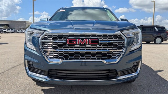 Used 2024 GMC Terrain Denali image 3