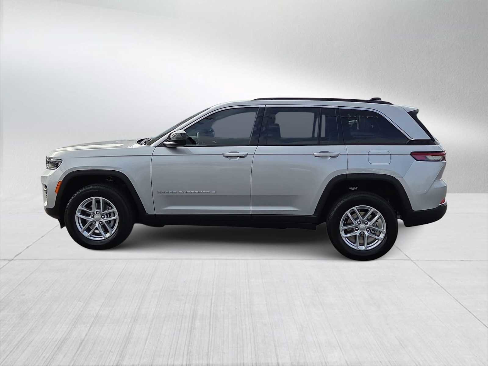 New 2025 Jeep Grand Cherokee Laredo X w/ Luxury Tech Group I image 5