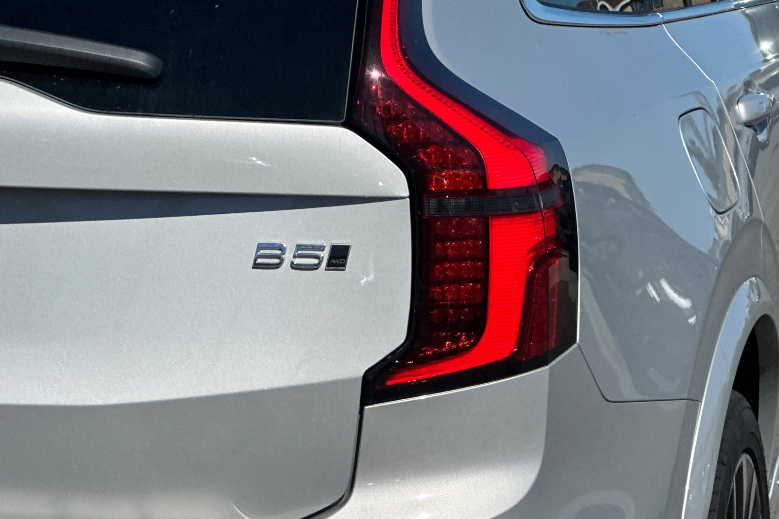 Certified 2025 Volvo XC90 B5 Core w/ Protection Package Premier image 33