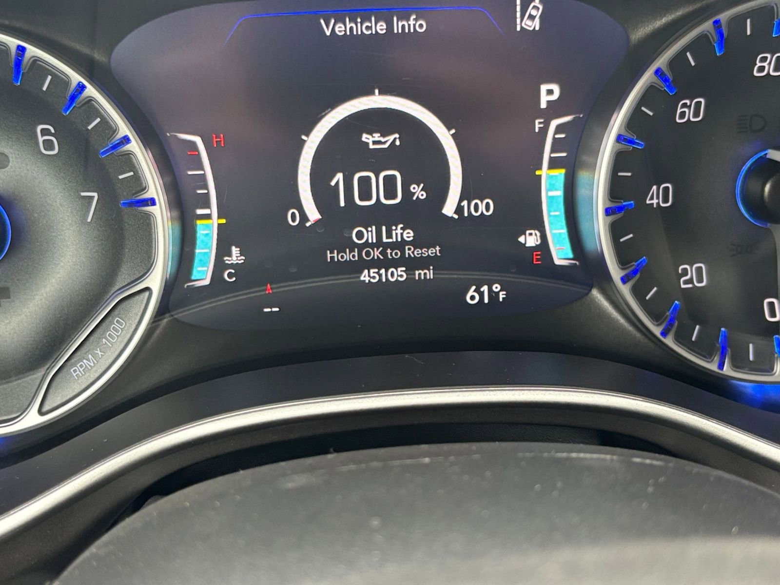 Used 2025 Chrysler Pacifica Select image 37