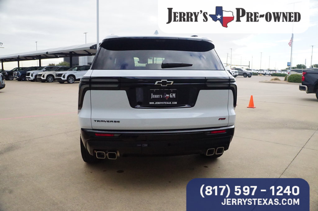 Used 2026 Chevrolet Traverse RS FWD image 4