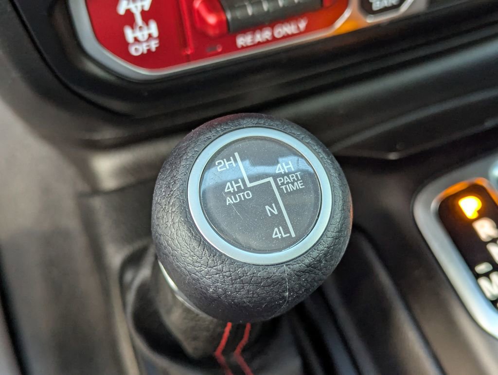Used 2023 Jeep Gladiator Rubicon w/ Cold Weather Group AWD/4WD image 18