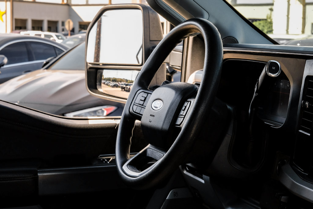 Used 2023 Ford F250 XLT w/ Black Appearance Package AWD/4WD image 9