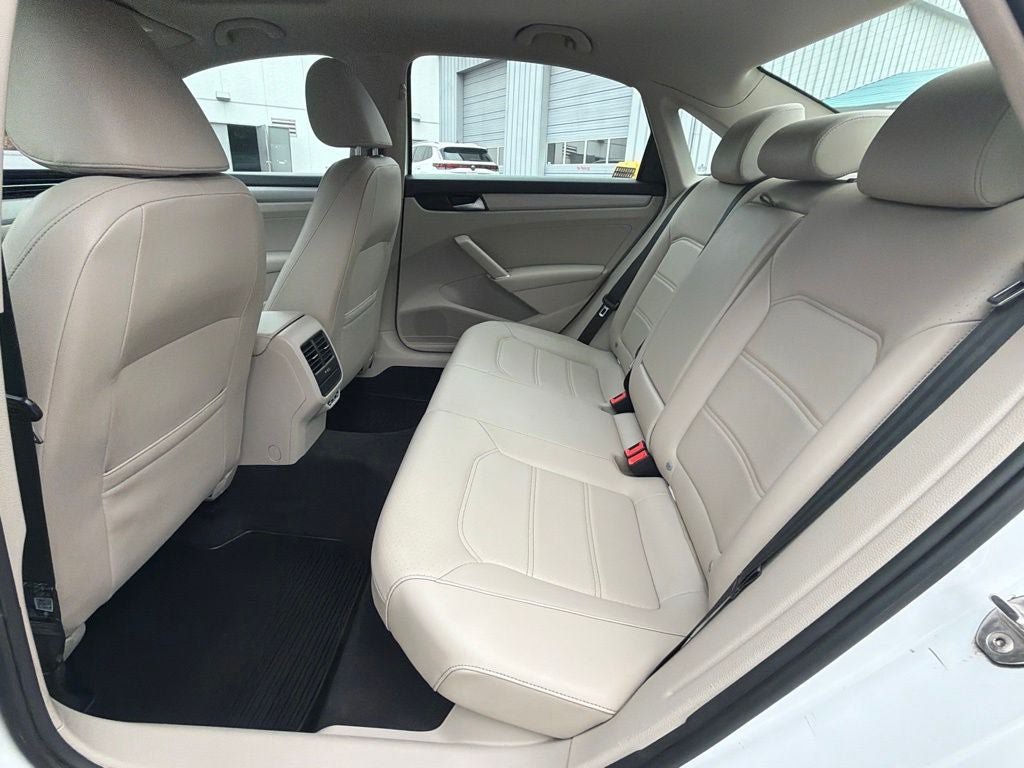 Used 2020 Volkswagen Passat 2.0T SE FWD image 14