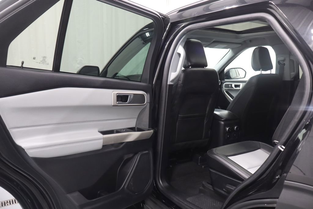 Used 2023 Ford Explorer XLT w/ Equipment Group 202A AWD/4WD image 14