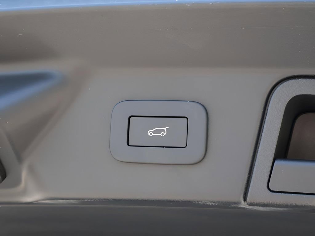 New 2026 Land Rover Range Rover Velar Dynamic SE image 18