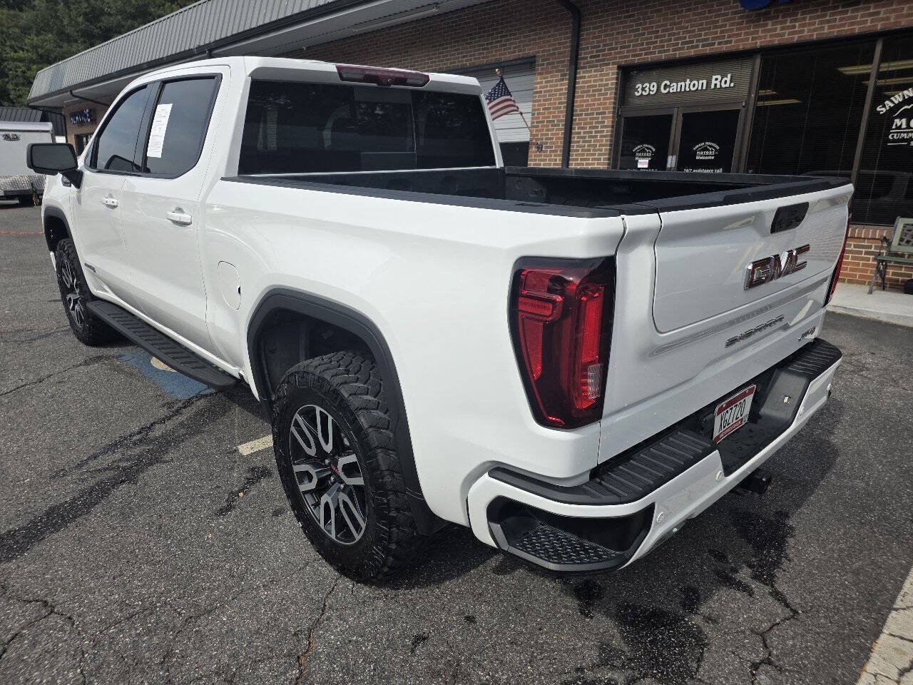 Used 2024 GMC Sierra 1500 AT4 w/ Technology Package AWD/4WD image 3