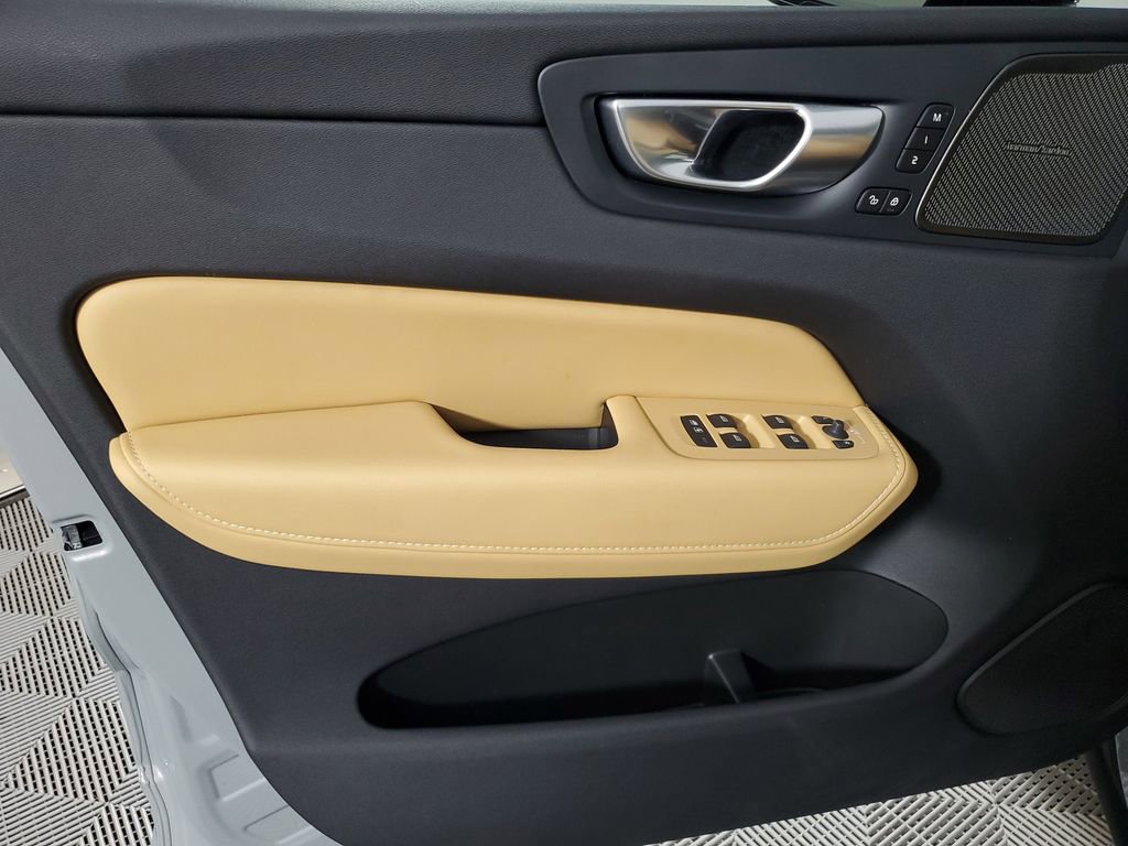 Used 2024 Volvo XC60 B5 Ultimate w/ Protection Package Premier image 21