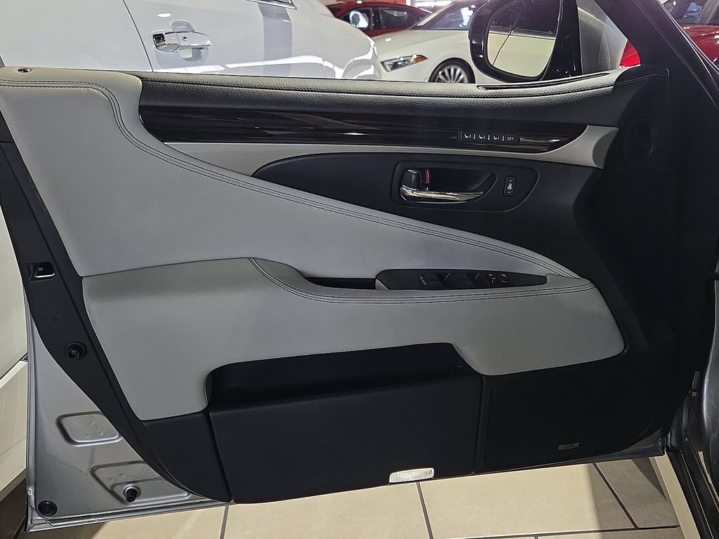 Used 2017 Lexus LS 460 RWD image 17