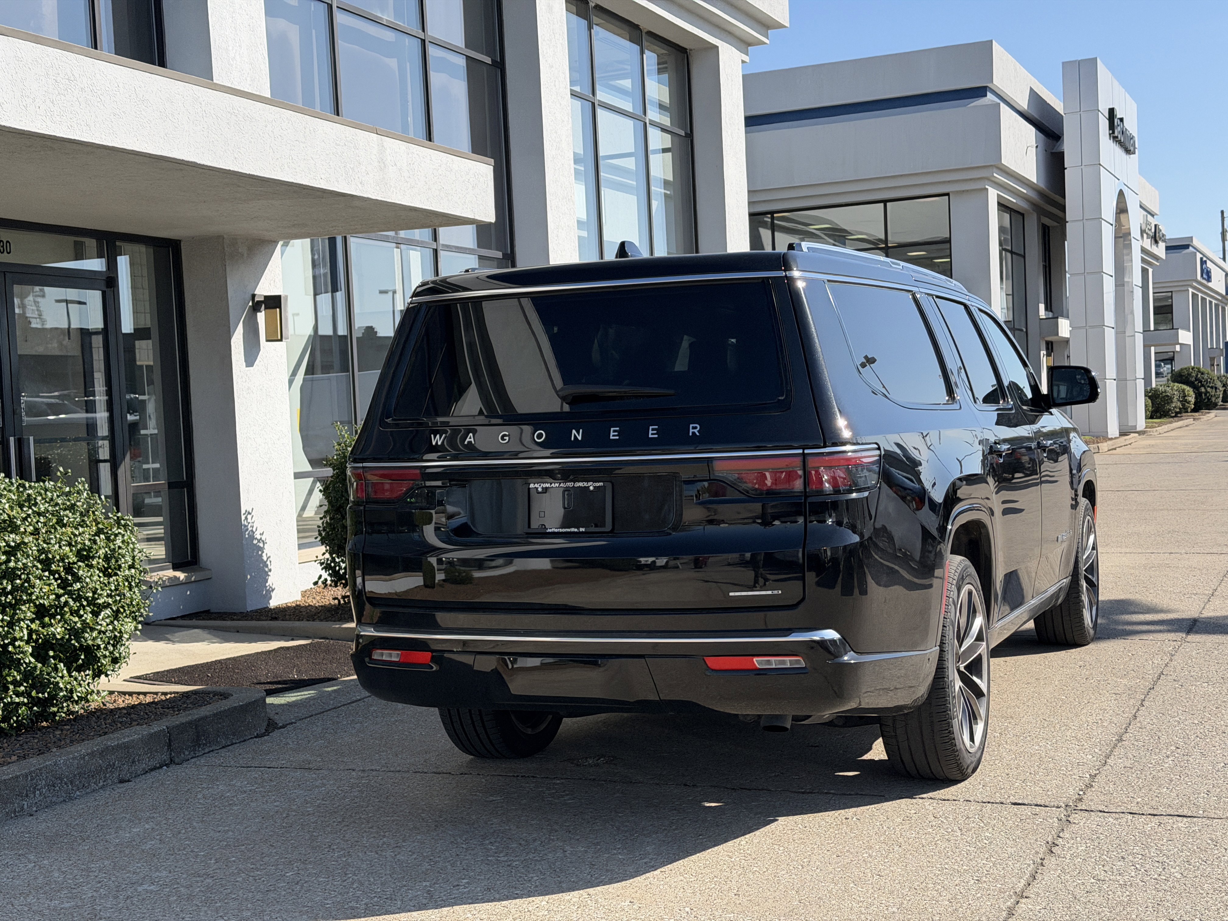 Used 2024 Jeep Wagoneer L Series III w/ Premium Group I image 5