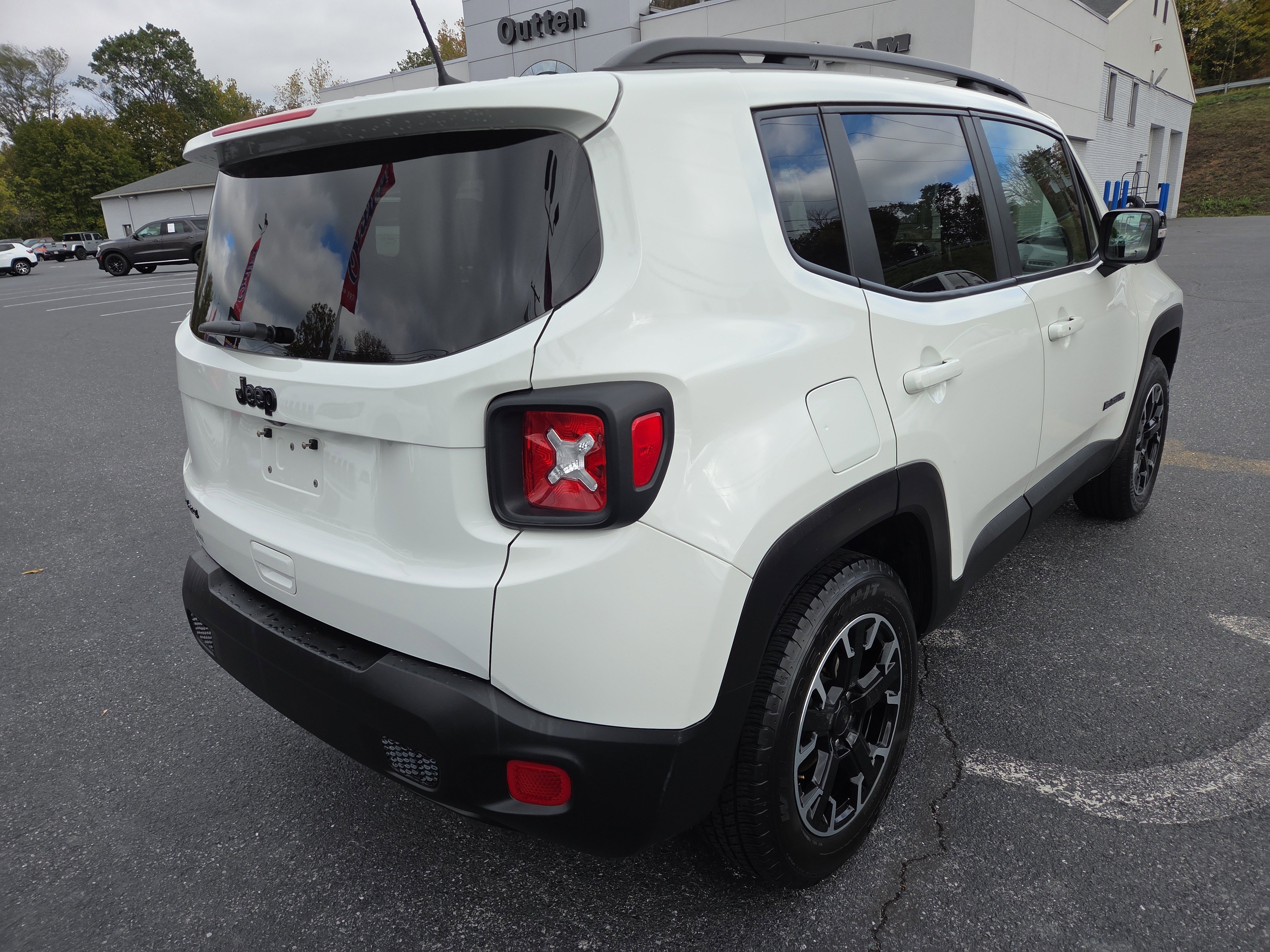 Certified 2023 Jeep Renegade Latitude AWD/4WD image 3