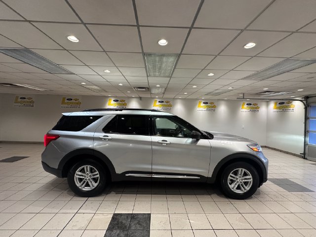 Certified 2021 Ford Explorer XLT w/ Equipment Group 202A AWD/4WD image 3