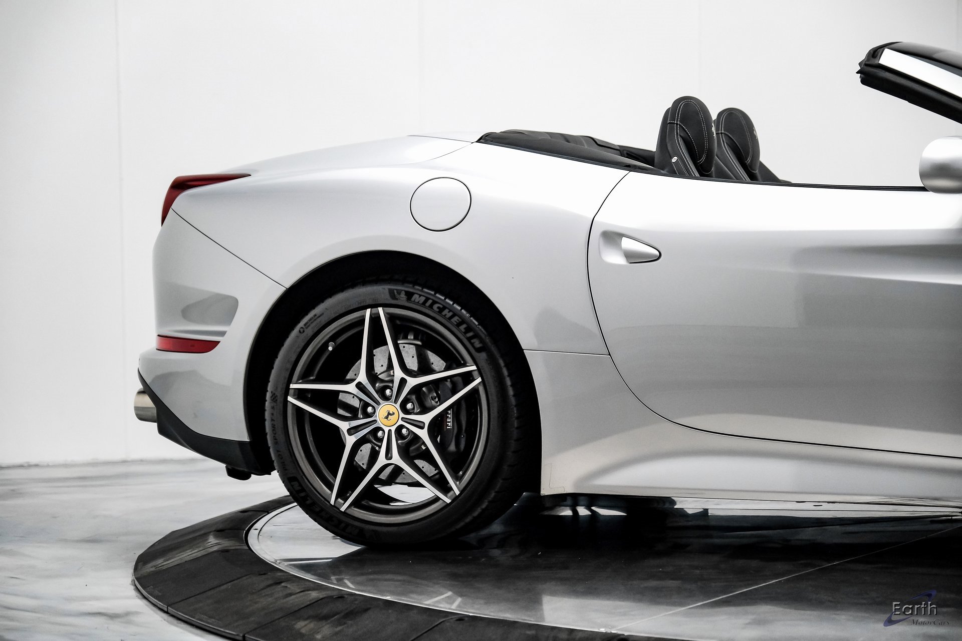 Used 2016 Ferrari California T image 26