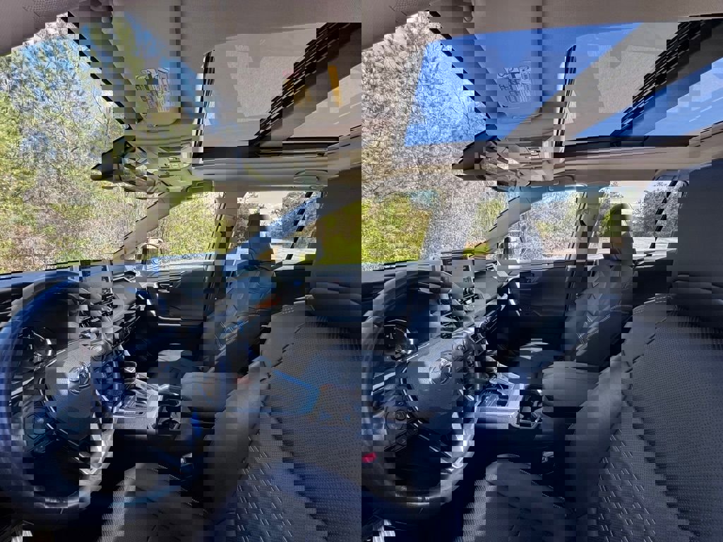 Used 2021 Toyota RAV4 Limited image 24