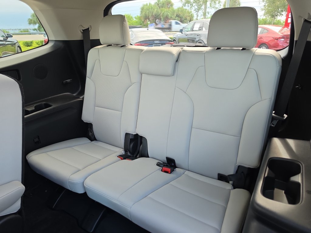 Used 2024 Kia Telluride SX w/ Towing Package FWD image 13