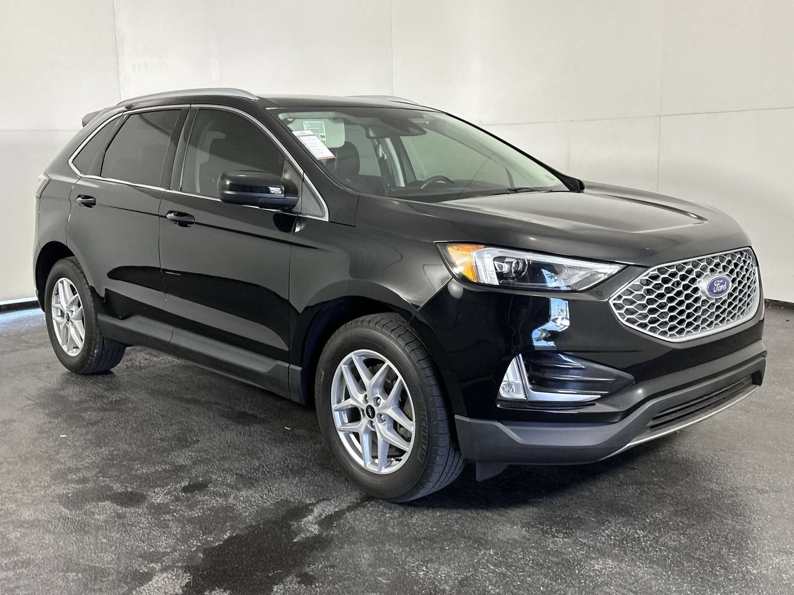 Used 2024 Ford Edge SEL w/ Convenience Package AWD/4WD image 2