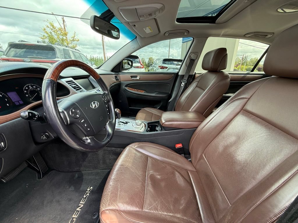 Used 2011 Hyundai Genesis 4.6 RWD image 12