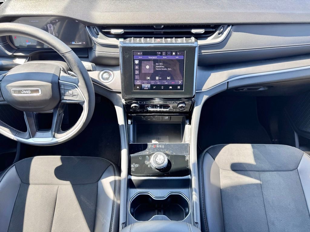 Used 2024 Jeep Grand Cherokee Altitude image 11