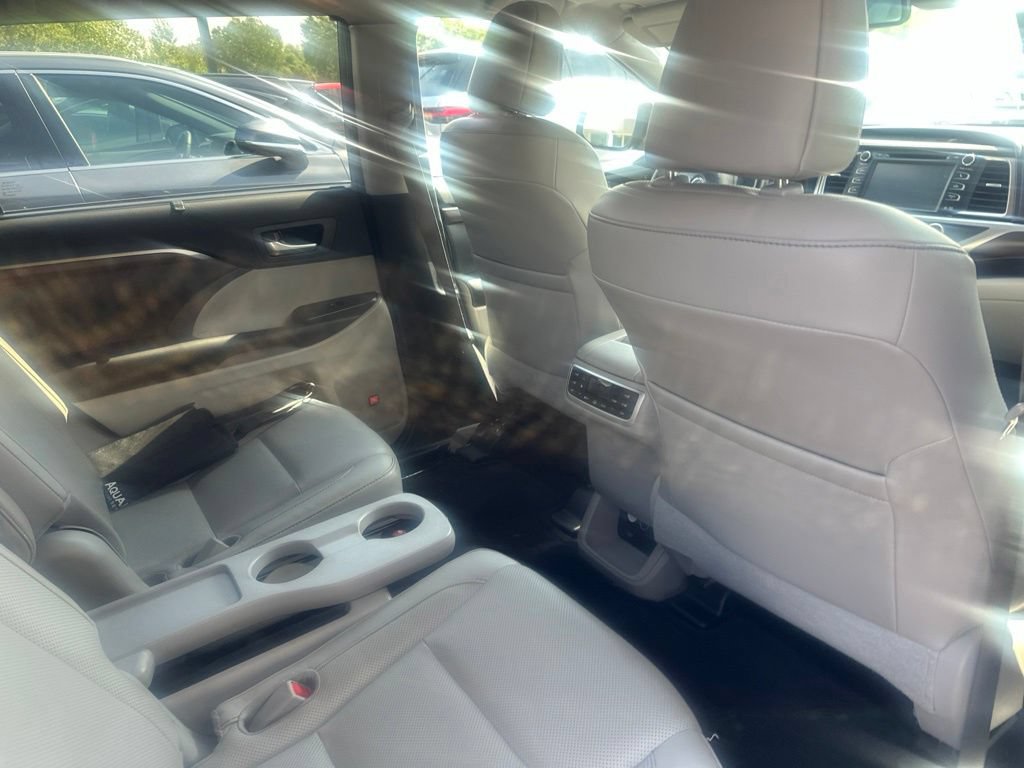 Used 2016 Toyota Highlander Limited Platinum AWD/4WD image 23