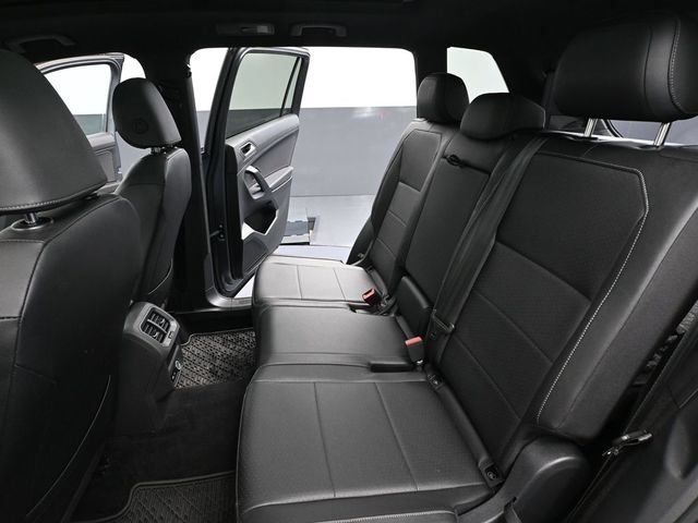 Used 2019 Volkswagen Tiguan SEL Premium R-Line FWD image 36