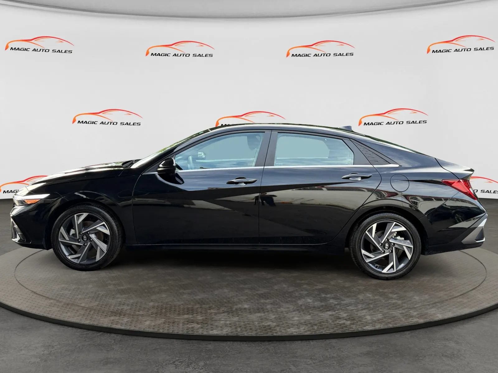 Used 2025 Hyundai Elantra SEL FWD image 7